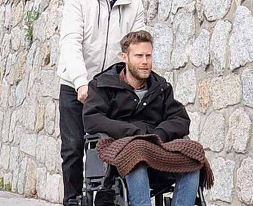 Ver sillas de ruedas con patinetes electricos